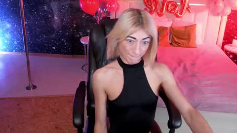 Snapshot of _f_r_a_u_ chatting on 03-05-25, 07:16 F R A U online show from 03-05-25, 07:16