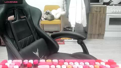 Snapshot of _feralberry__ chatting on 02-06-26, 07:56 Alis online show from 02-06-26, 07:56