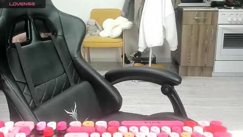 Snapshot of _feralberry__ chatting on 02-17-26, 07:38 Alis online show from 02-17-26, 07:38