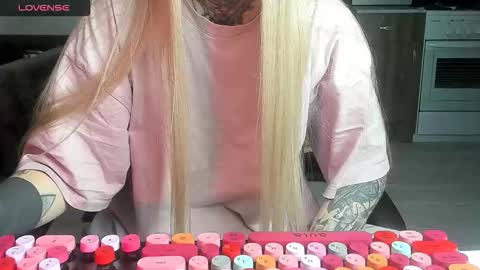 Snapshot of _feralberry__ chatting on 02-22-26, 02:56 Alis online show from 02-22-26, 02:56