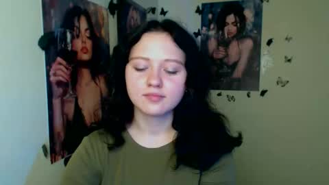 Snapshot of _foxy_lady chatting on 11-10-25, 07:07 Alice online show from 11-10-25, 07:07