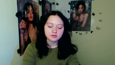 Snapshot of _foxy_lady chatting on 11-14-25, 08:02 Alice online show from 11-14-25, 08:02