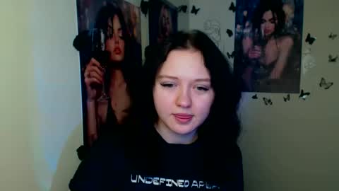 Snapshot of _foxy_lady chatting on 12-01-25, 06:51 Alice online show from 12-01-25, 06:51