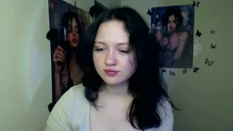 Snapshot of _foxy_lady chatting on 12-16-25, 07:24 Alice online show from 12-16-25, 07:24