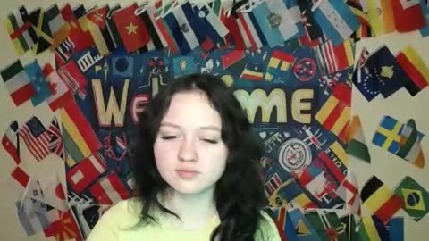 Snapshot of _foxy_lady chatting on 12-18-25, 06:52 Alice online show from 12-18-25, 06:52