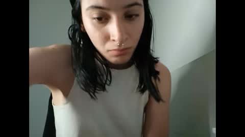 Snapshot of _genesid_dixton chatting on 02-08-25, 11:45 Mia-foster online show from 02-08-25, 11:45