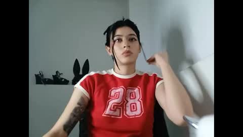 Snapshot of _genesid_dixton chatting on 02-10-25, 12:52 Mia-foster online show from 02-10-25, 12:52