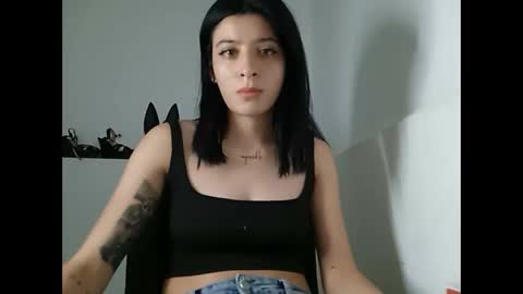 Snapshot of _genesid_dixton chatting on 02-12-25, 01:30 Mia-foster online show from 02-12-25, 01:30