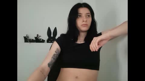 Snapshot of _genesid_dixton chatting on 02-24-25, 03:23 Mia-foster online show from 02-24-25, 03:23