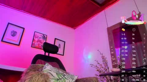 Snapshot of _giarose chatting on 10-05-25, 09:07 Gia Rose online show from 10-05-25, 09:07