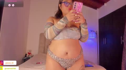 Snapshot of _giovaa_ chatting on 11-21-25, 03:44 G I O V A online show from 11-21-25, 03:44