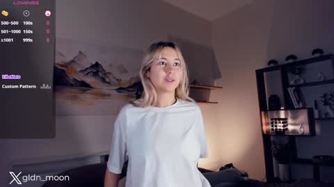 Snapshot of _golden_moon_ chatting on 12-20-24, 01:47 Rina online show from 12-20-24, 01:47