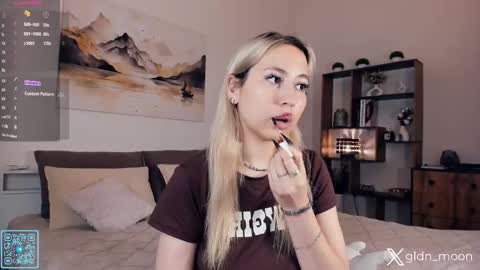 Snapshot of _golden_moon_ chatting on 09-19-25, 06:08 Rina online show from 09-19-25, 06:08