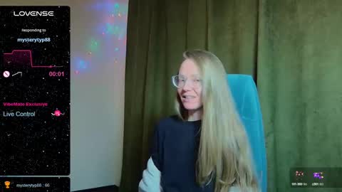 Snapshot of _goldilocks__ chatting on 12-07-24, 03:30 _goldilocks__ online show from 12-07-24, 03:30