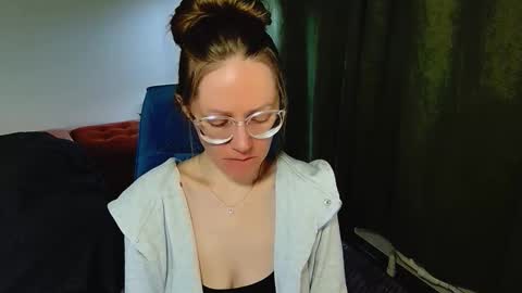 Snapshot of _goldilocks__ chatting on 09-27-25, 07:24 _goldilocks__ online show from 09-27-25, 07:24