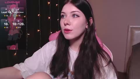 Snapshot of _gummybears_ chatting on 02-15-25, 12:43 Tori online show from 02-15-25, 12:43