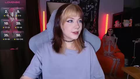 Snapshot of _gummybears_ chatting on 11-23-25, 10:15 Tori online show from 11-23-25, 10:15