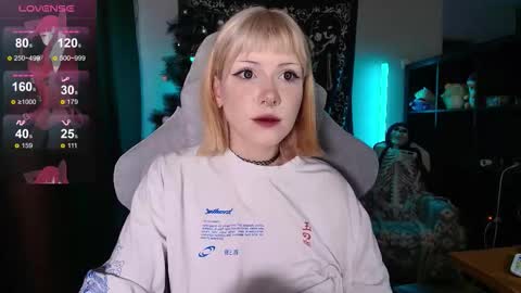 Snapshot of _gummybears_ chatting on 12-21-25, 08:43 Tori online show from 12-21-25, 08:43