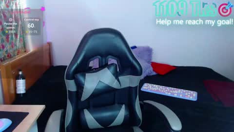 Snapshot of _gwen__ chatting on 05-13-26, 08:34 Gwen online show from 05-13-26, 08:34