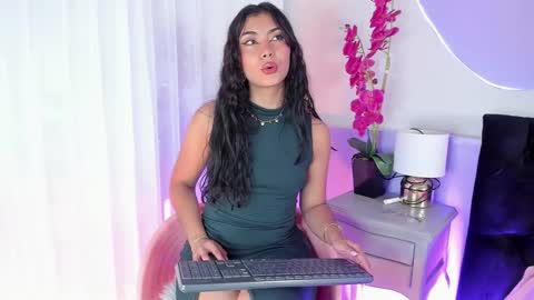 Snapshot of _haannah_ chatting on 09-12-25, 08:09 Hanna online show from 09-12-25, 08:09