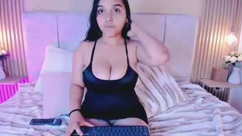 Snapshot of _hassay_ chatting on 07-11-26, 09:05 _hassay_ online show from 07-11-26, 09:05