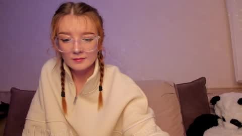 Snapshot of _hey_scarlett_ chatting on 01-17-25, 08:11 _hey_scarlett_ online show from 01-17-25, 08:11