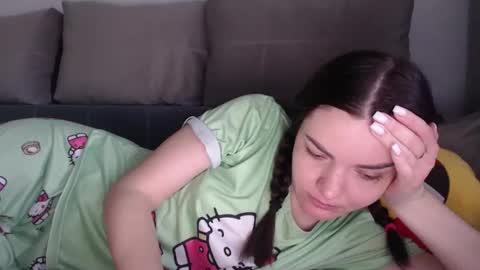 Snapshot of _hidden_frommymoom_ chatting on 02-28-26, 07:09 Criss4u online show from 02-28-26, 07:09