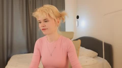 Snapshot of _honnyland chatting on 05-26-26, 12:12 Alisha online show from 05-26-26, 12:12