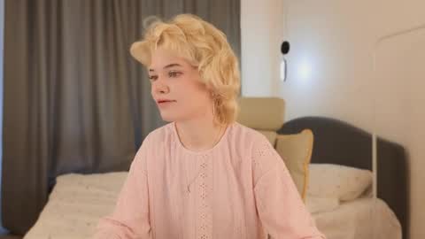 Snapshot of _honnyland chatting on 05-28-26, 12:13 Alisha online show from 05-28-26, 12:13