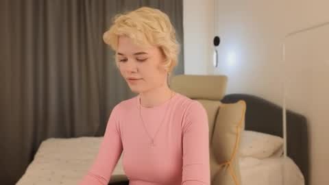 Snapshot of _honnyland chatting on 05-29-26, 12:36 Alisha online show from 05-29-26, 12:36