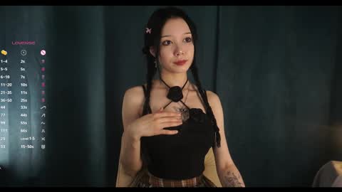 Snapshot of _in_the_end_ chatting on 05-18-26, 01:06 you Mia online show from 05-18-26, 01:06