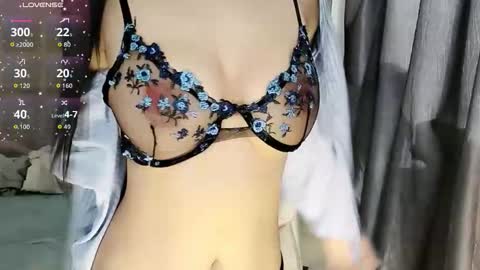 Snapshot of _iuiu_ chatting on 12-04-25, 07:06 UU online show from 12-04-25, 07:06