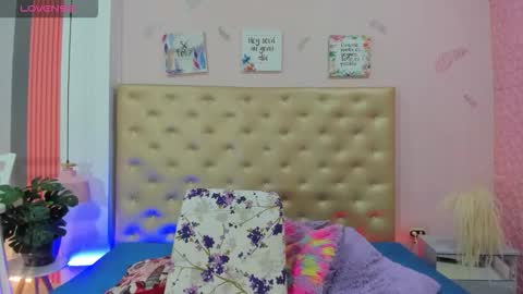 Snapshot of _jade_01 chatting on 10-06-25, 12:02 J A D E online show from 10-06-25, 12:02