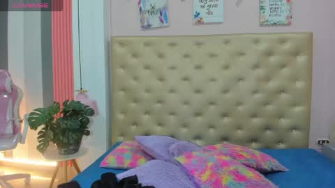 Snapshot of _jade_01 chatting on 10-20-25, 12:27 J A D E online show from 10-20-25, 12:27