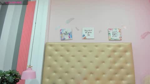 Snapshot of _jade_01 chatting on 10-22-25, 12:27 J A D E online show from 10-22-25, 12:27