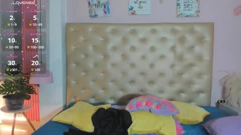 Snapshot of _jade_01 chatting on 11-04-25, 12:15 J A D E online show from 11-04-25, 12:15