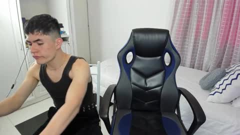 Snapshot of _jamesboy chatting on 12-04-25, 08:39 James online show from 12-04-25, 08:39