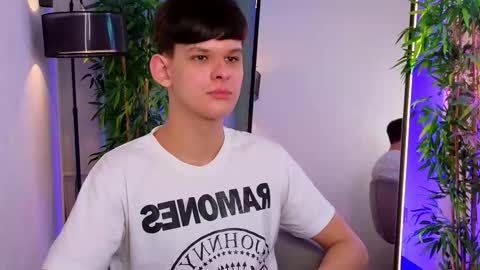 Snapshot of _jamesgray_ chatting on 02-04-26, 03:29 James online show from 02-04-26, 03:29