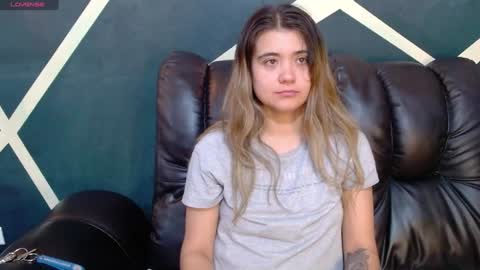 Snapshot of _jeessy chatting on 12-19-24, 02:45 _jeessy online show from 12-19-24, 02:45