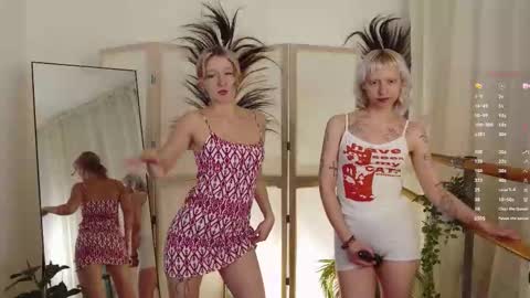 Lolly and Dora online show from 11-22-25, 08:52