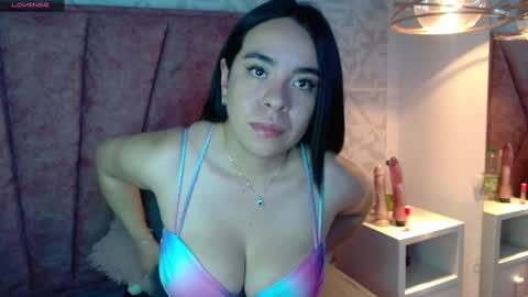 Snapshot of _julietaa chatting on 03-12-25, 06:44 Julieta online show from 03-12-25, 06:44