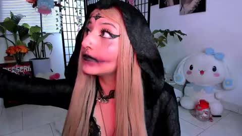 Snapshot of _julyana_ chatting on 11-08-25, 05:34 JULIANA online show from 11-08-25, 05:34