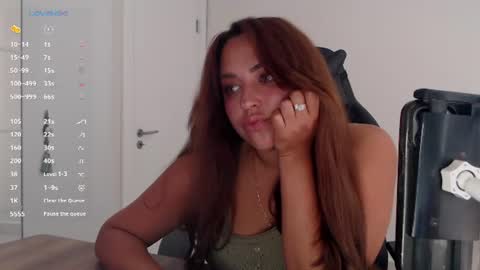 _just_a_queen_3 online show from 06-23-26, 07:28