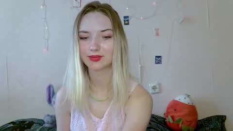 Snapshot of _kikiclark_ chatting on 09-17-25, 08:16 _kikiclark_ online show from 09-17-25, 08:16