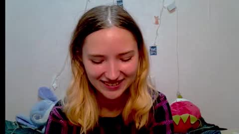 Snapshot of _kikiclark_ chatting on 10-04-25, 09:02 _kikiclark_ online show from 10-04-25, 09:02