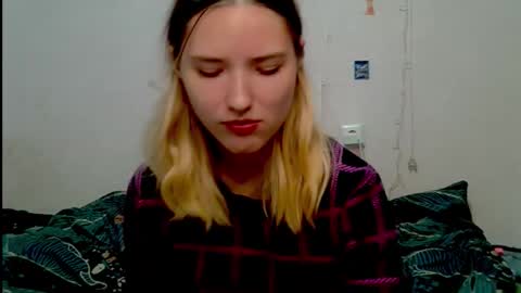 Snapshot of _kikiclark_ chatting on 10-05-25, 09:13 _kikiclark_ online show from 10-05-25, 09:13