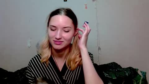 Snapshot of _kikiclark_ chatting on 10-15-25, 08:53 _kikiclark_ online show from 10-15-25, 08:53