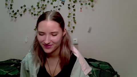 Snapshot of _kikiclark_ chatting on 10-25-25, 09:20 _kikiclark_ online show from 10-25-25, 09:20