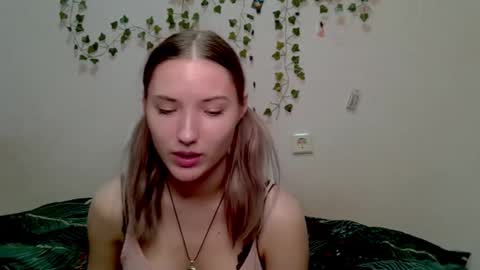 Snapshot of _kikiclark_ chatting on 10-26-25, 04:46 _kikiclark_ online show from 10-26-25, 04:46