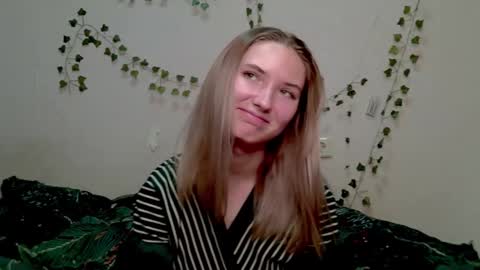 Snapshot of _kikiclark_ chatting on 11-07-25, 09:04 _kikiclark_ online show from 11-07-25, 09:04